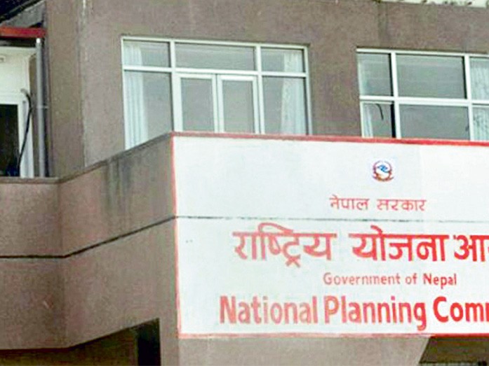 दार्चुलाका निर्माणाधीन योजनाबारे आयोगको चासो